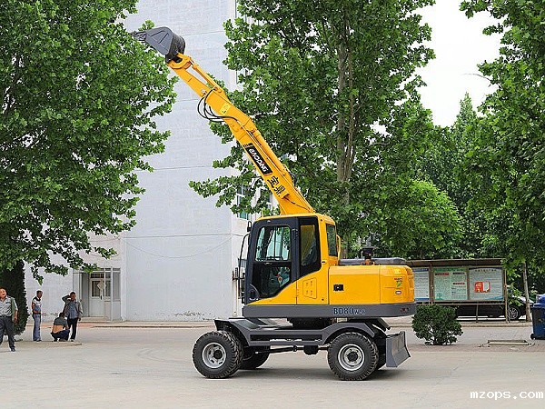 mzopsBD80W轮式挖掘机图片