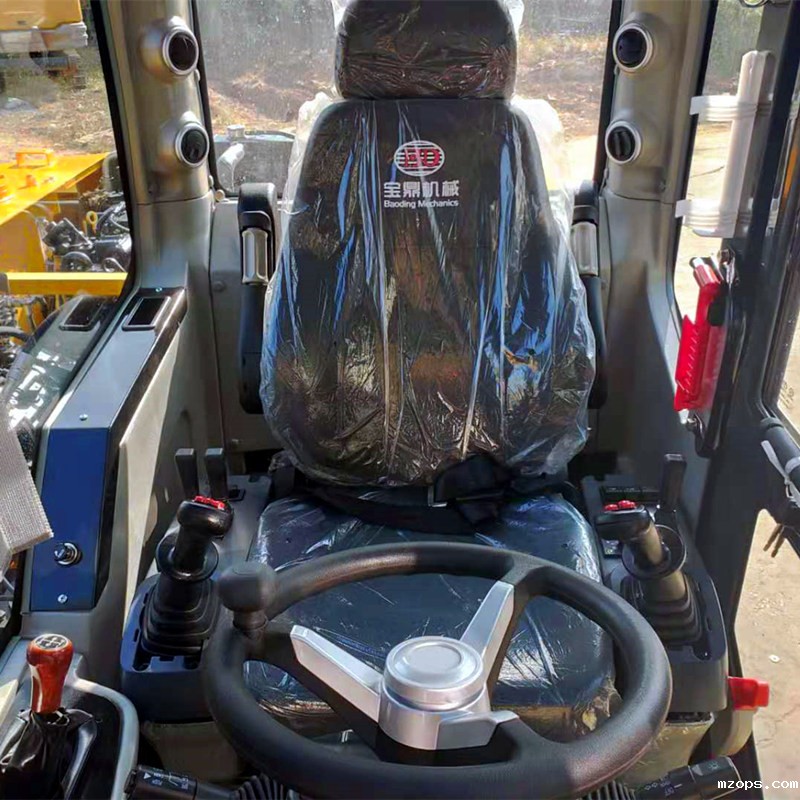 mzops105轮式抓木机驾驶空间舒适