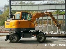 当下热销轮式小挖掘机怎么选择？-18luck平台厂家介绍