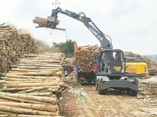 轮式抓木机