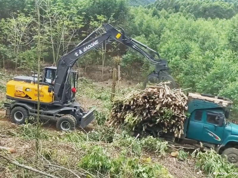 mzopsBD125PLUS轮式抓木机，复杂工地作业的好帮手