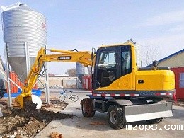 当下轮式小挖掘机热销原因解析？-18luck平台厂家