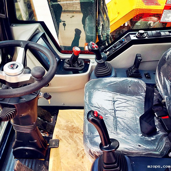 mzops抓木机驾驶舒适