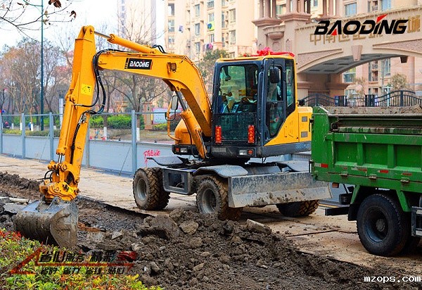 小型轮式挖掘机