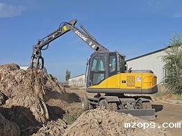 mzops80G抓木机走进垃圾处理场