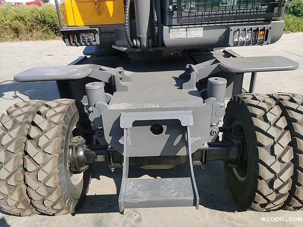 mzopsBD80W-9H轮式抓木机