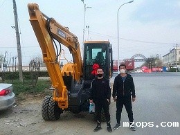 北京轮式挖掘机mzops销售客户提车见证
