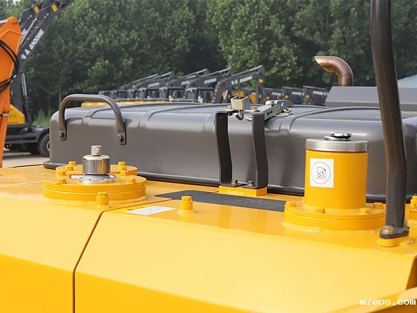 mzopsBD110G轮式抓木机