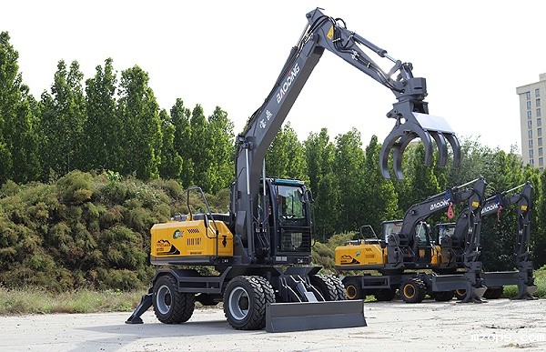 mzopsBD125S轮式抓木机