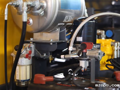 轮式抓木机图片