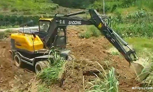 轮式挖掘机施工展示