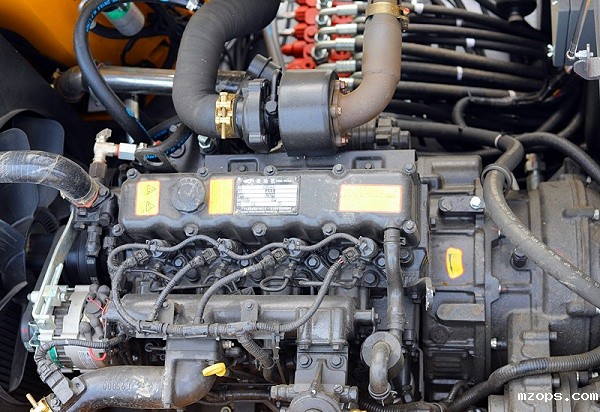 新款抓木机动力部分