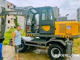 发财日选稳机！105G轮式抓木机，林业作业不翻车