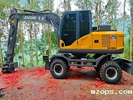 mzopsBD120WD轮式抓木机交付客户 展现卓越性能