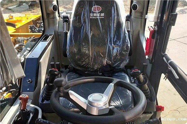 mzops95轮式抓木机驾驶室