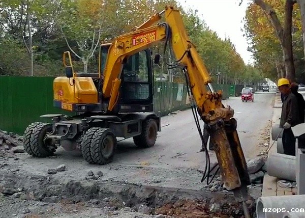 轮式挖掘机破碎工况