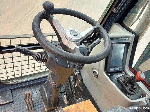 mzopsBD105轮式抓木机