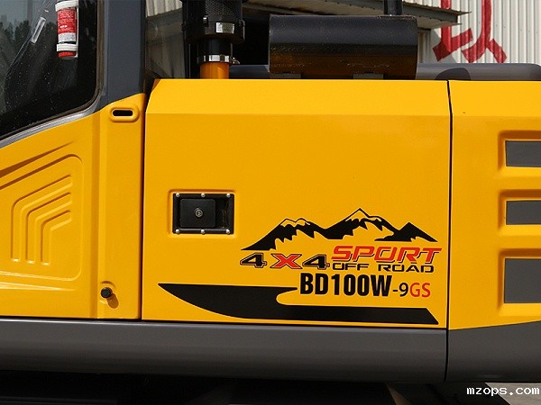 新款轮式抓木机