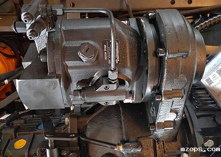 轮式抓木机液压系统