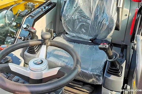 mzops抓木机驾驶舒适