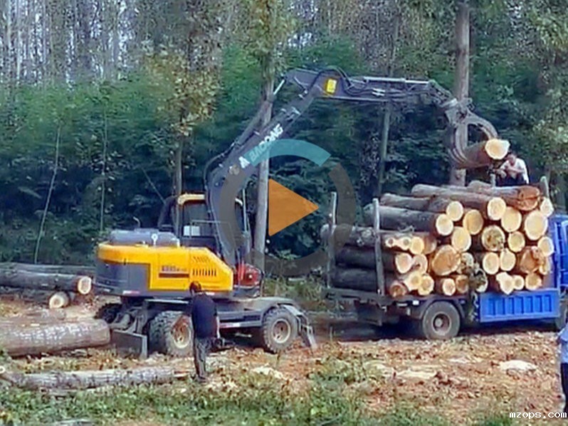 mzopsBD95轮式挖掘机装车工作视频介绍-抓木机野外装车