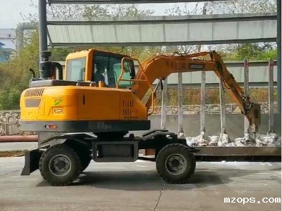 当下热销轮式小挖掘机怎么选择？-18luck平台厂家介绍