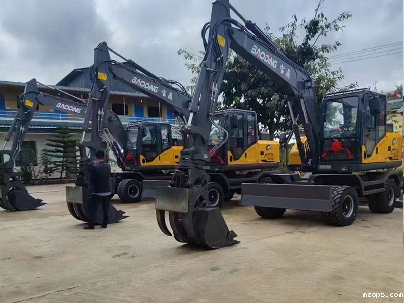 mzops挖掘机厂家：雪中发车，销往四川