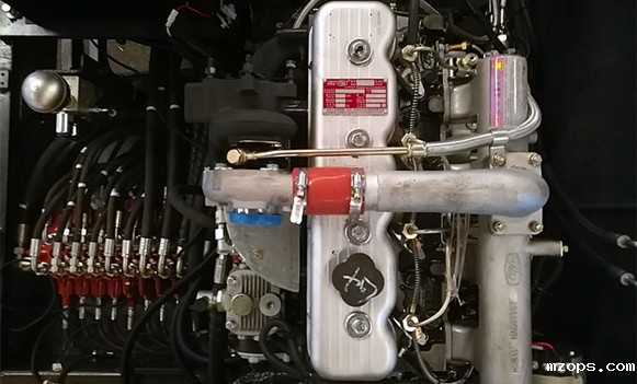 mzopsBD95W-9A型轮式抓机动力部件展示