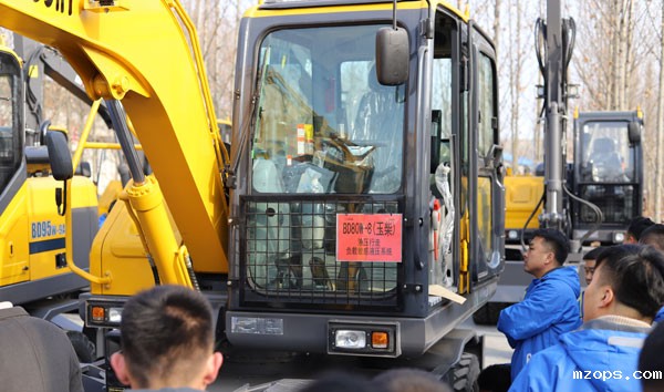 轮胎挖掘机80车型