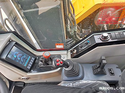 轮式挖掘机操作按键