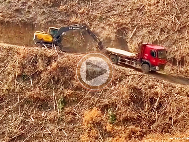 mzops轮式抓木机山地作业能力视频展示