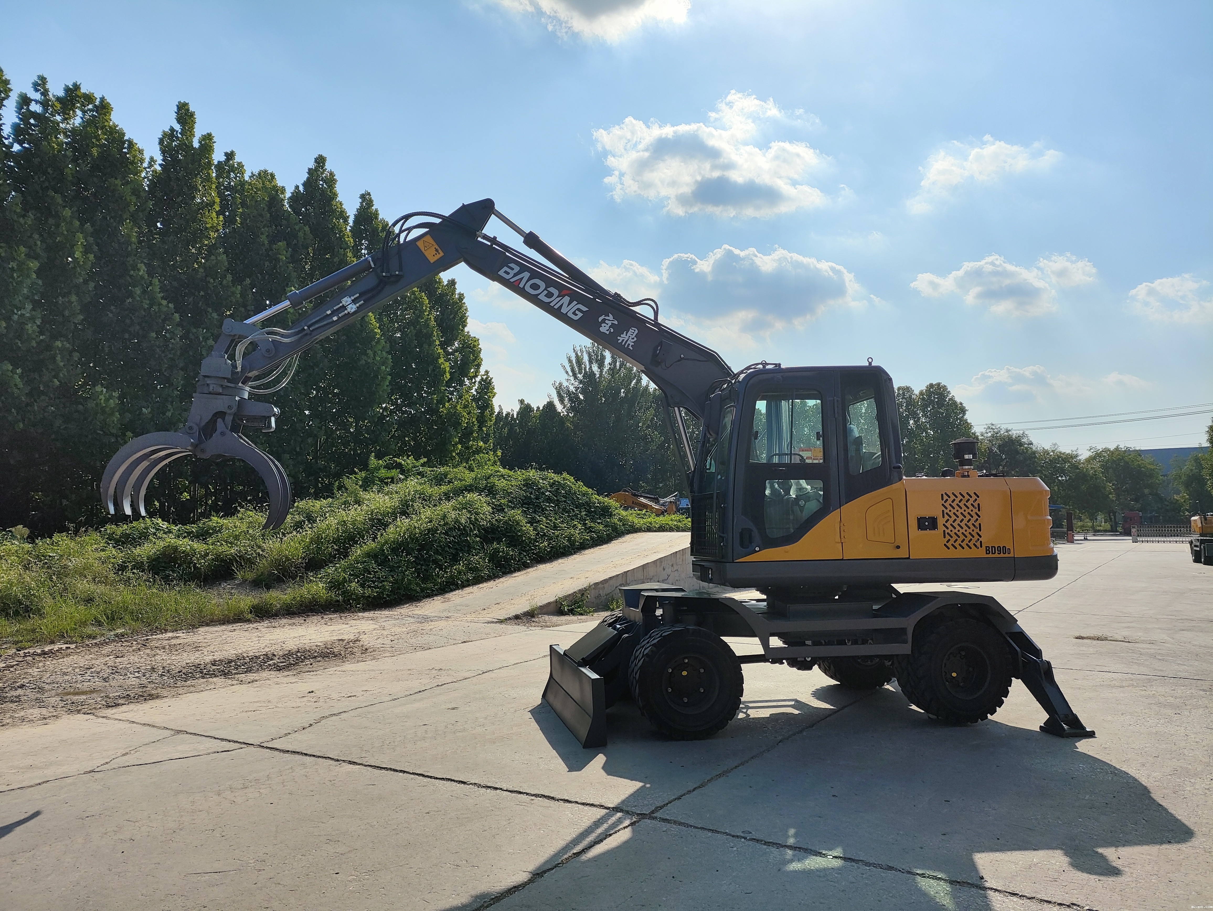 mzops95E抓木机，山地林业装卸新角色