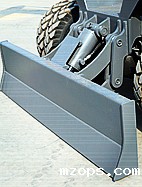 多连杆前铲带保护板