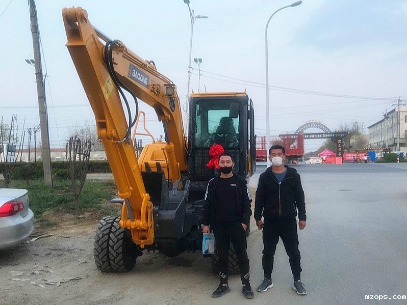 北京轮式挖掘机mzops销售客户提车见证