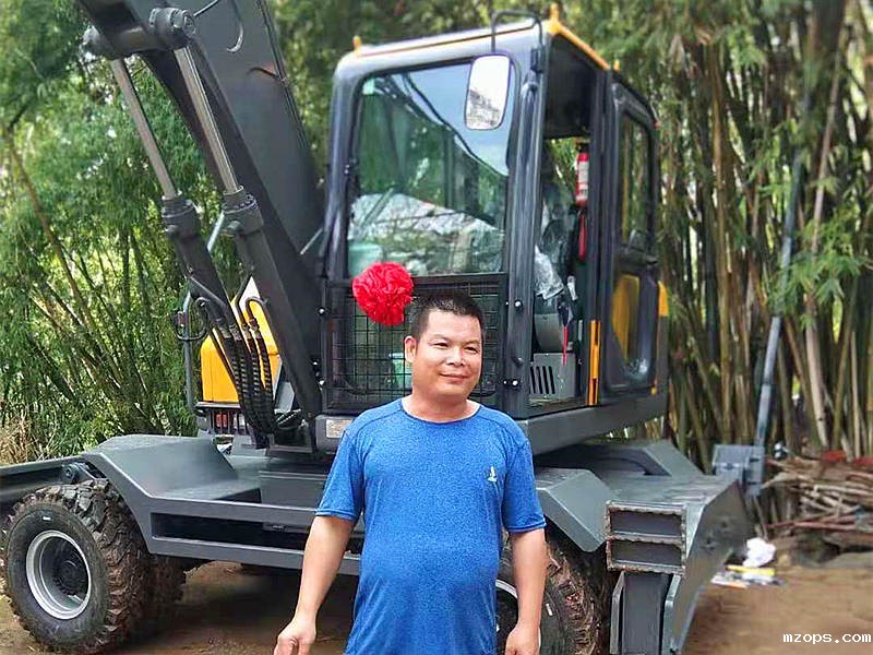 广西南宁抓木机客户