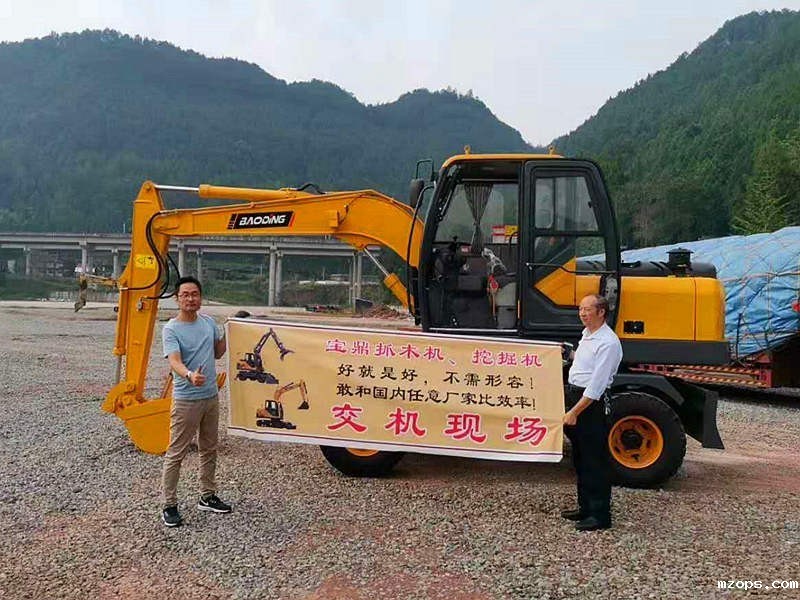 四川轮式挖掘机客户交机-mzops80轮式挖掘机