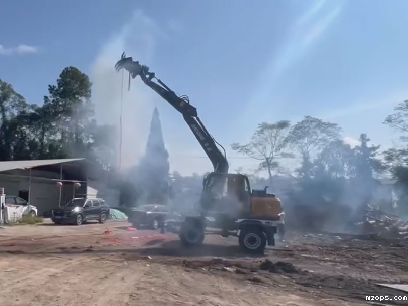 mzops120抓木机成功交售