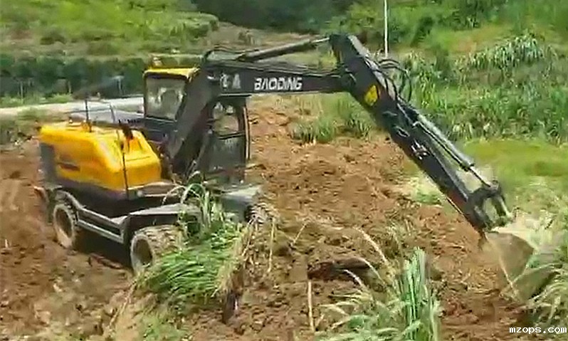 轮式挖掘机施工展示