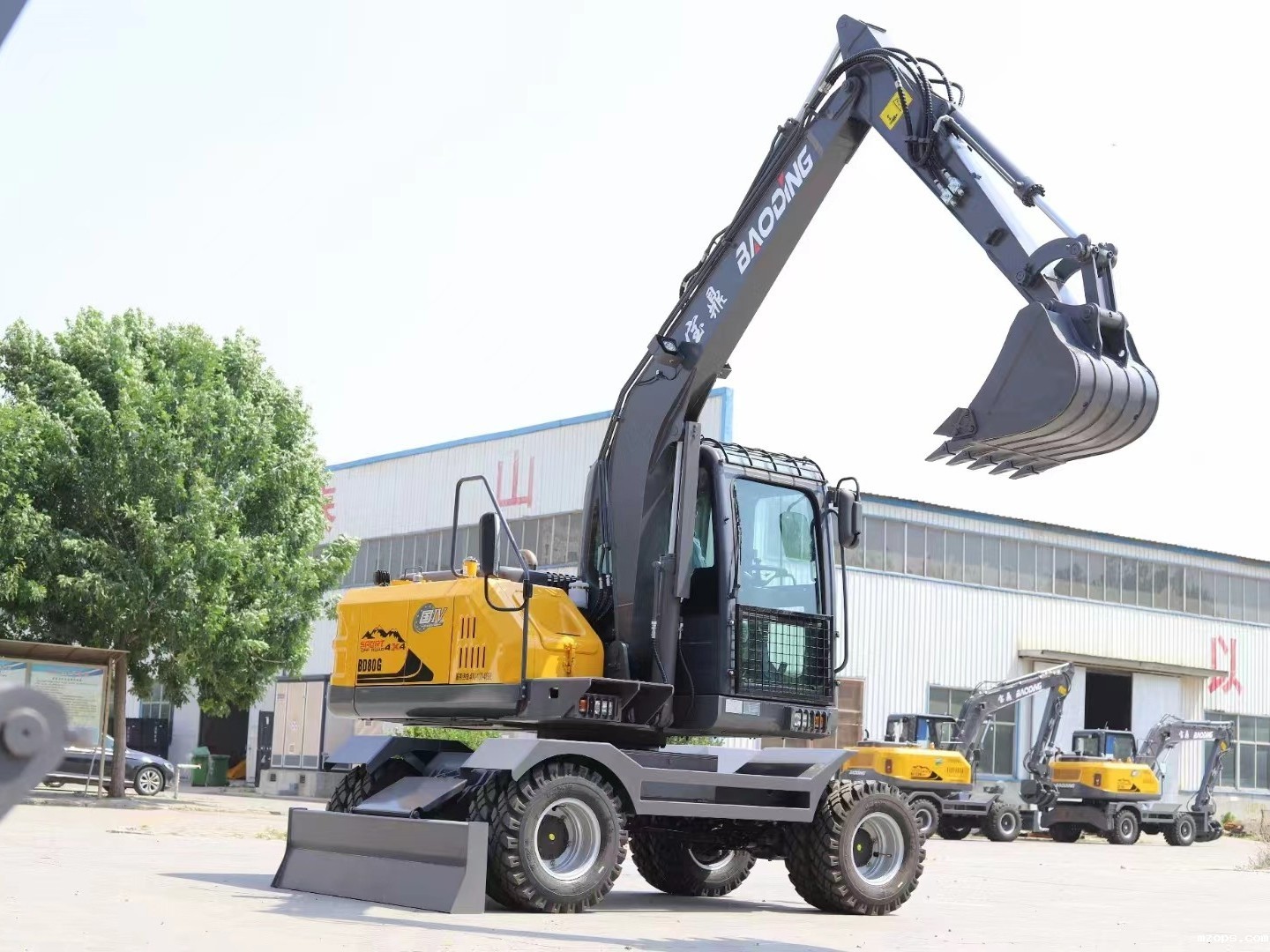 mzops挖掘机助力乡镇建设蓬勃发展