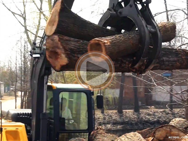 江苏抓木机客户女司机抓木机操作卸车抓木机视频