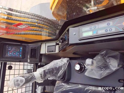 mzops轮式抓木机操作台