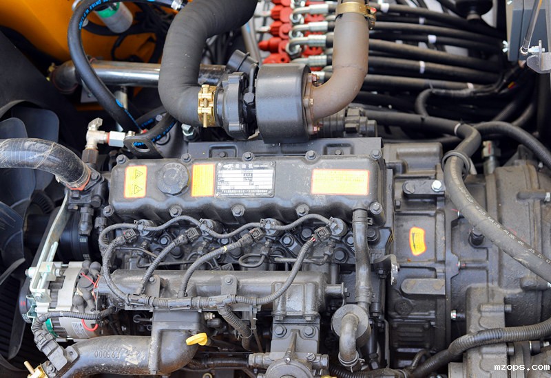 新款抓木机动力部分