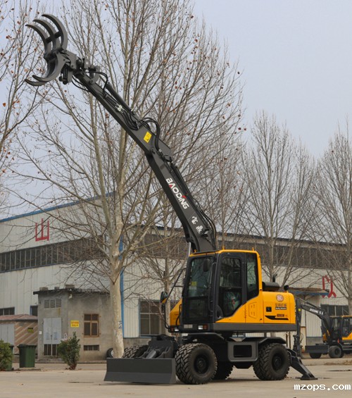 mzopsBD95W-9S型抓木机实车展示图A