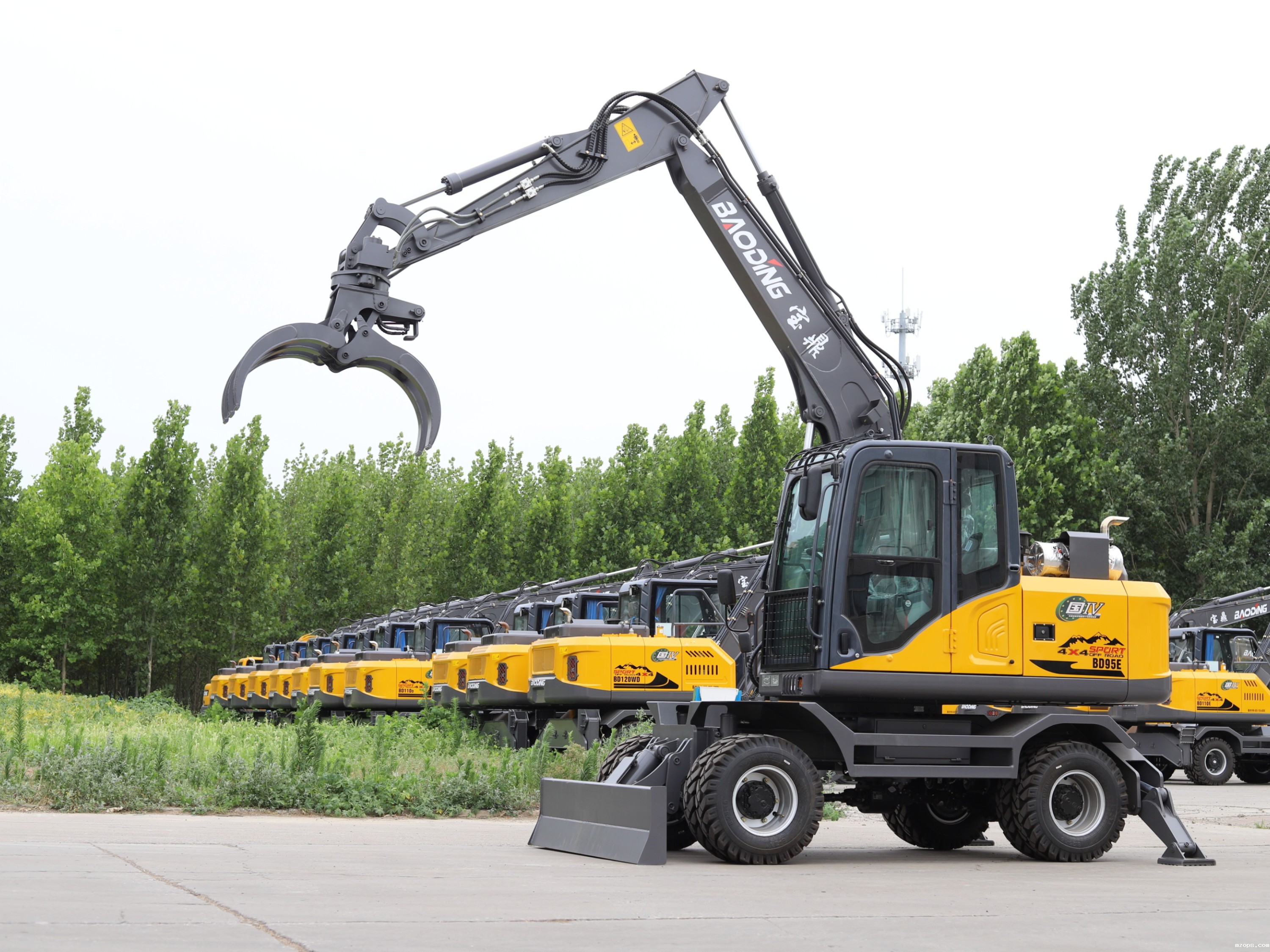 mzops95E抓木机成为山地地区木材采集的新宠