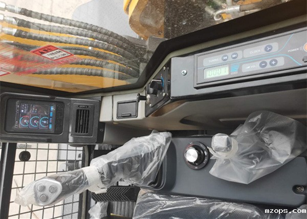 操作舒适空间宽大