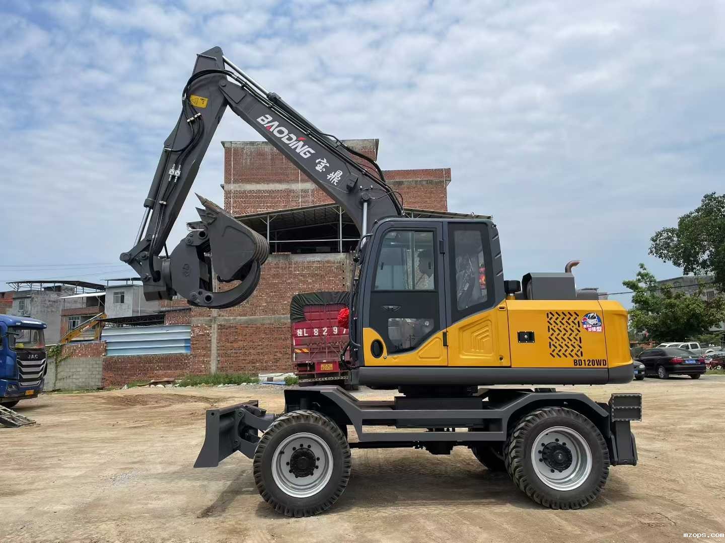 18luck平台地面破碎与找平一体化施工