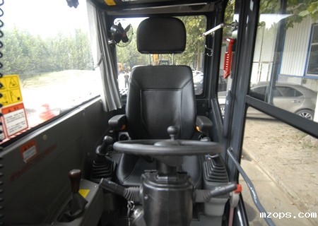 mzopsBD95W系列轮式挖掘机驾驶舒适