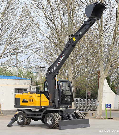 mzopsBD95W轮式挖掘机实车展示图A