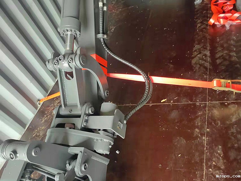 出口轮式抓木机