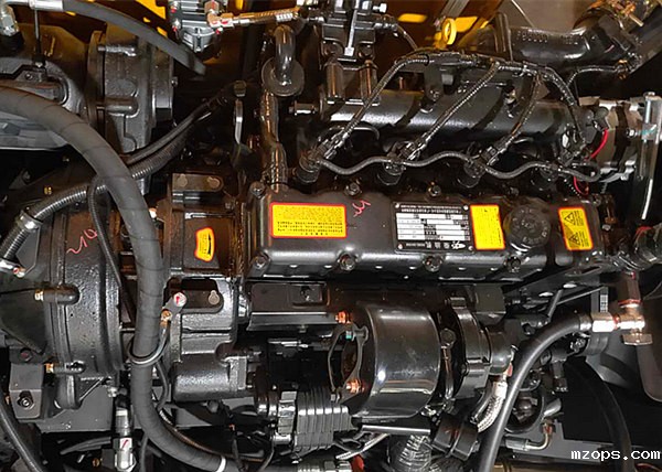 BD80轮式挖掘机动力强劲